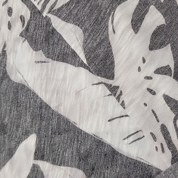 Tryst Foliage Tee - Picture 16 of 16